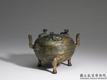 图片[2]-Amalgam-gilt ding cauldron with three animals on the lid, early Warring States period (475-376 BCE)-China Archive